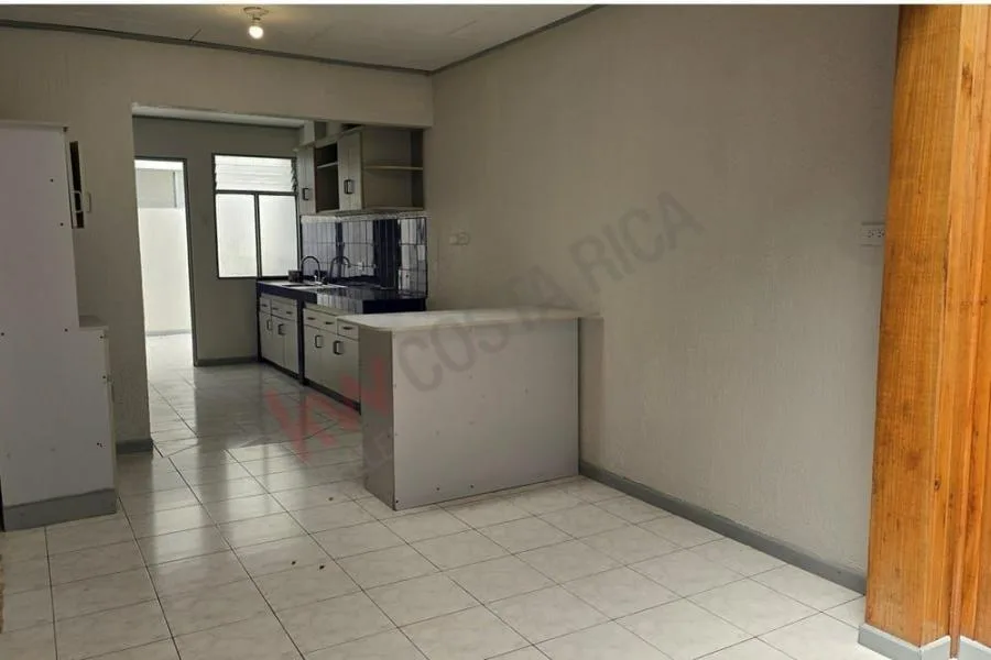 Venta de casa de una planta en Calle Blanco, Goicoechea USD 180.000 #JM31 - Venta en Goicoechea — photo 2