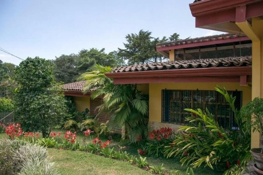 VENTA DE CASA EN SABANILLA MONTES DE OCA PBR - Venta en Montes de Oca