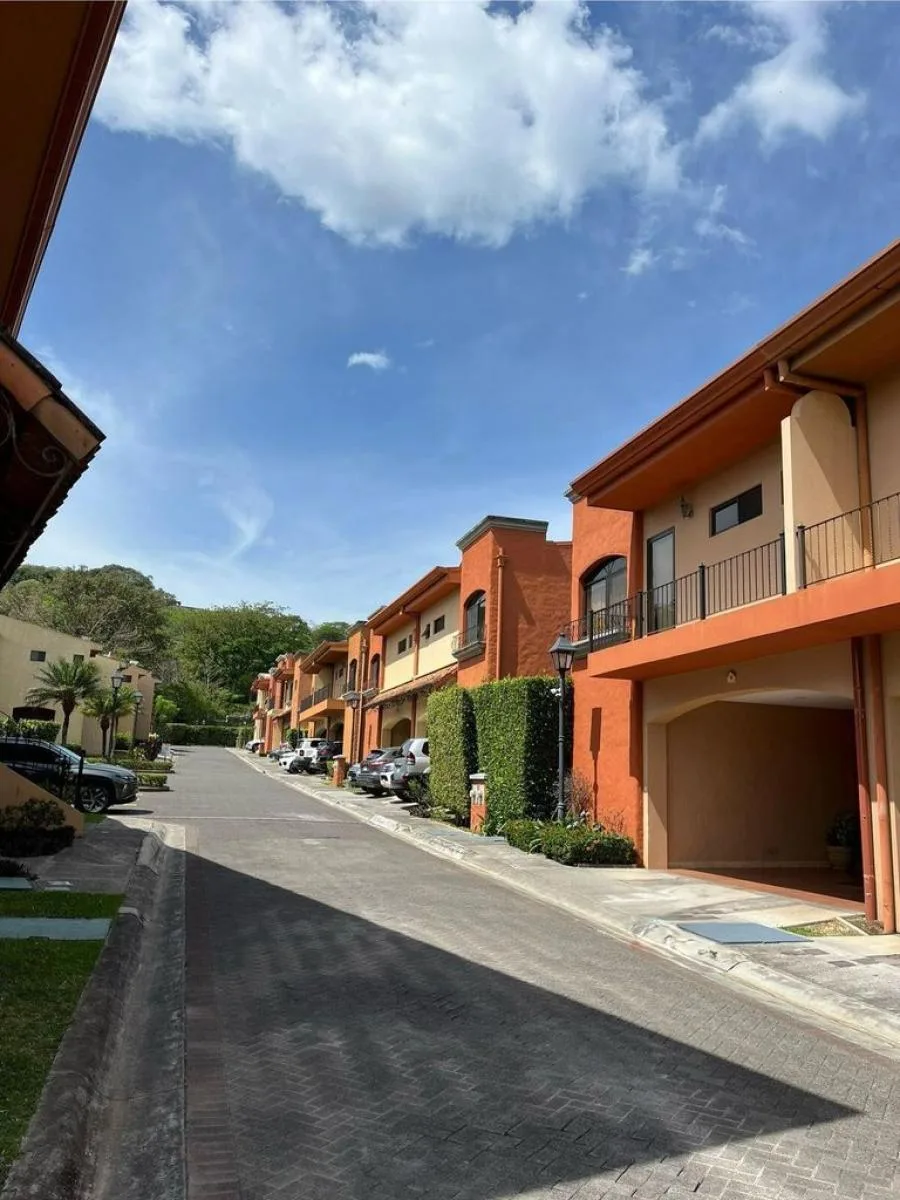 Venta de Casa en Mora, San José. RAH 25-1756 - Venta en Mora