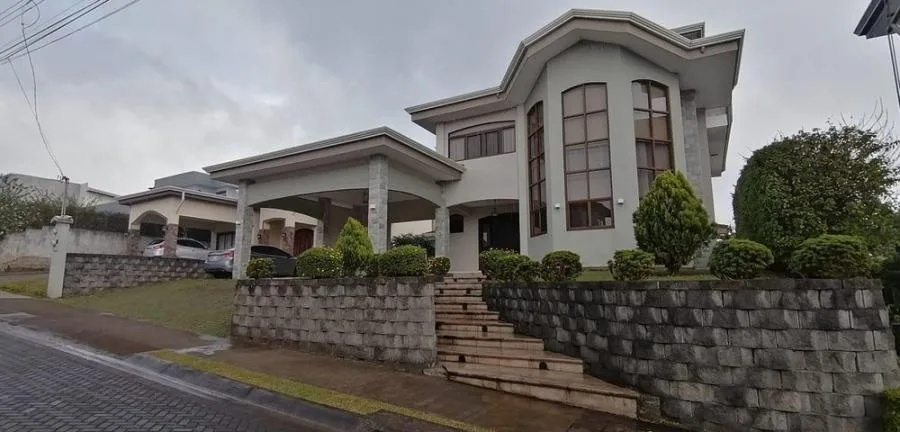 Casa de lujo en condominio privado a precio por debajo de avaluo RAH 231940 - Venta en San Rafael