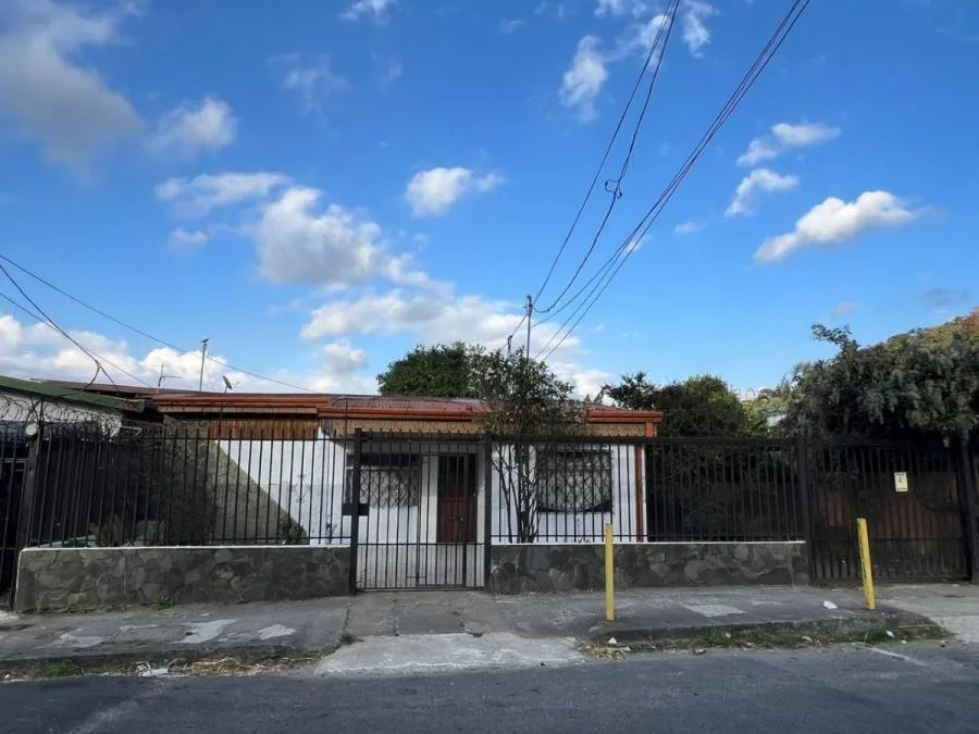 Venta de Casa en Tirráses de Curridabat. RAH 25-2004 - Venta en Curridabat