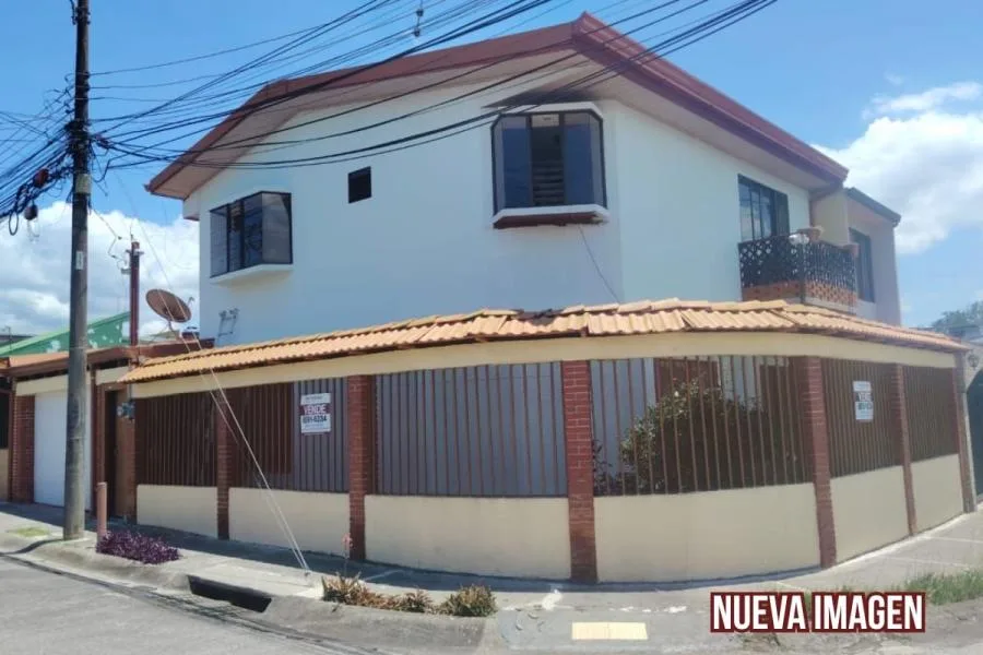 EN EXCLUSIVA - En Venta - Casa DE 2 Niveles - Uso Mixto - Moravia - Venta en Moravia