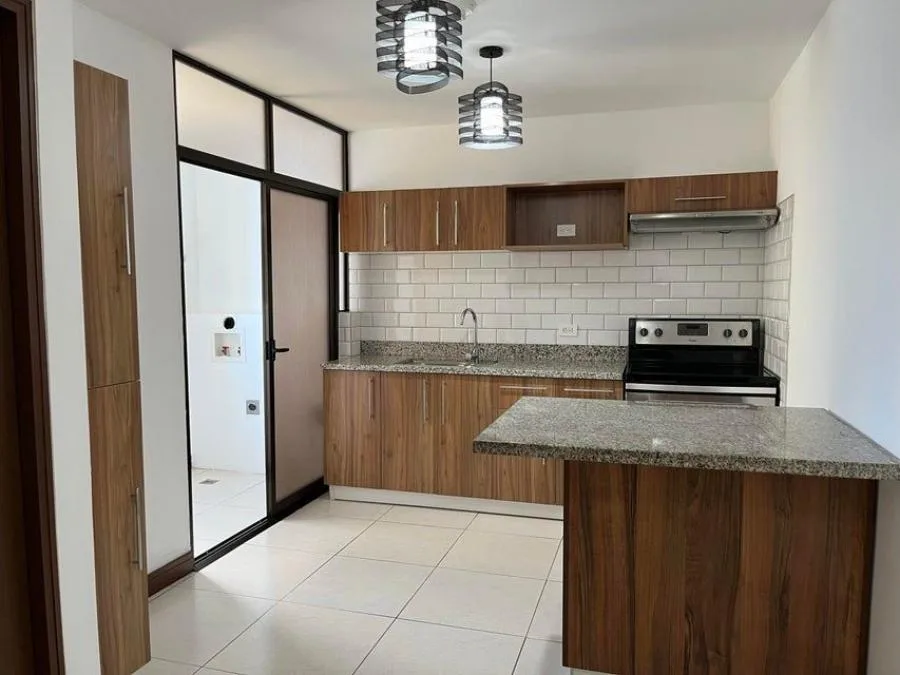 VENTA DE APARTAMENTO EN CONDOMINIO ALMENDARES    PBR - Venta en San José