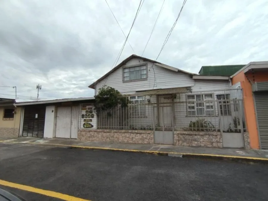 Venta de Casa + Local en Occidental de Cartago.  - Venta en Occidental