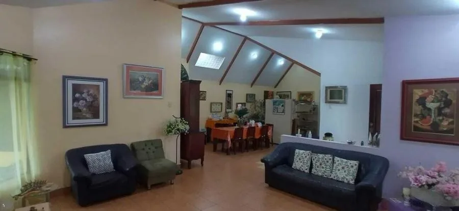 Casa con 1.300 m2 de lote rodeada de mucha naturaleza en San Jeronimo, Moravia RAH 221081 - Venta en Moravia — photo 2