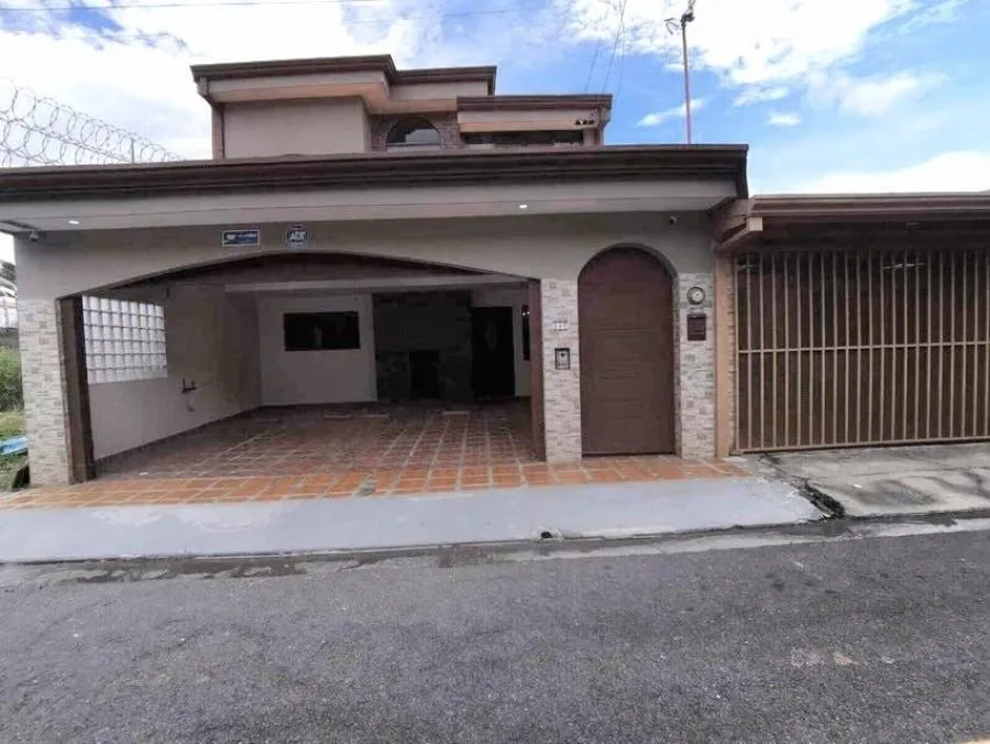 Venta casa con garaje para 3 vehiculos - Venta en San Francisco
