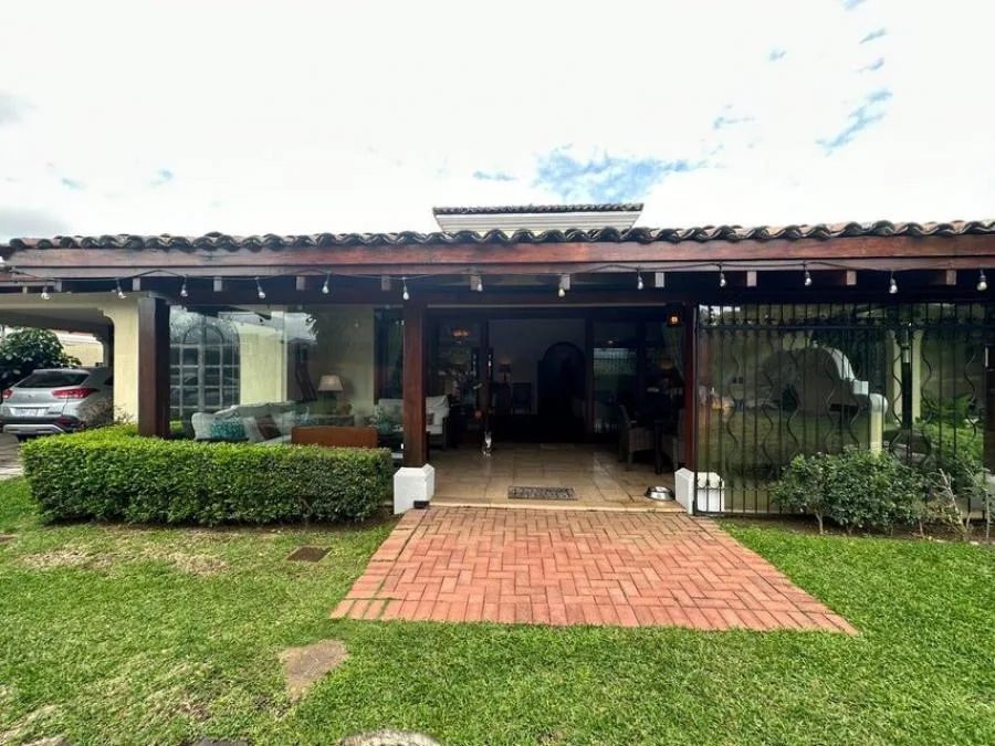 CASA EN VENTA EN SANTO DOMINGO, cod: CTL 24-1688 - Venta en Santo Domingo