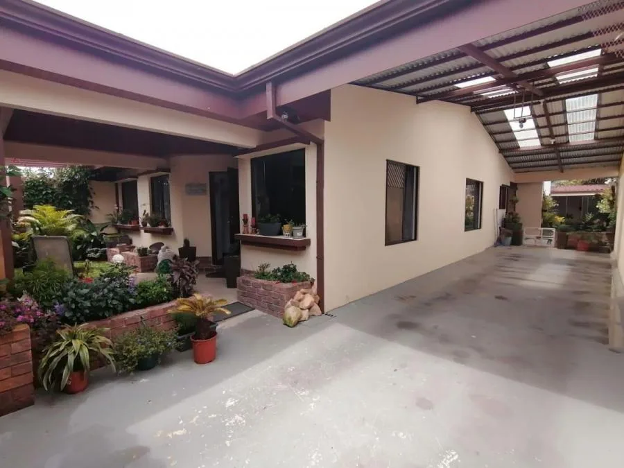 CASA EN VENTA EN LA TRINIDAD, MORAVIA RAH 23500  - Venta en Trinidad