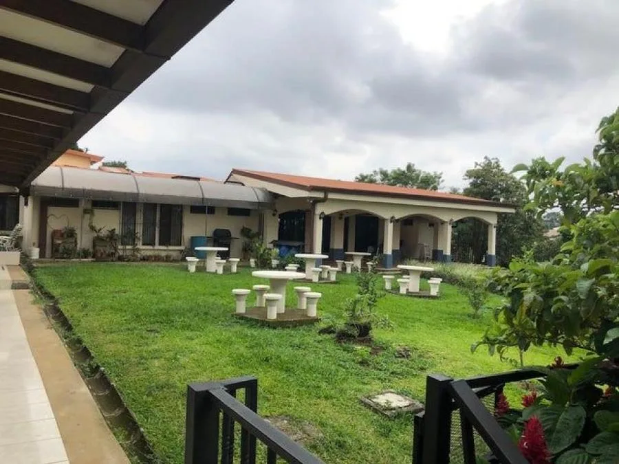 Venta de Hotel en San Joaquín de las Flores, Heredia. - Venta en San Joaquín