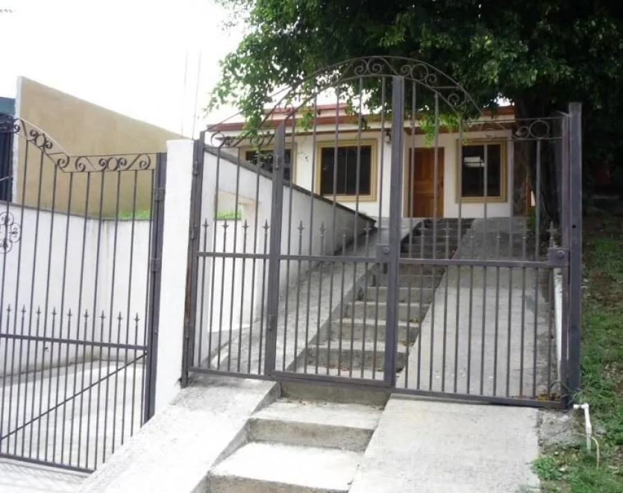 CASA EN VENTA EN FLORES, cod: CTL 24-1810 - Venta en Flores