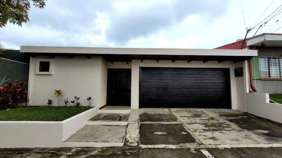Venta de Casa en Granadilla de Curridabat. RAH 26-294 - Venta en Curridabat