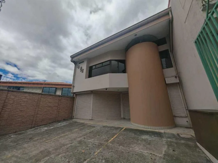 Venta de edificio con uso mixto en El Carmen de Guadalupe US$ 310,000 #7597 - Venta en Goicoechea
