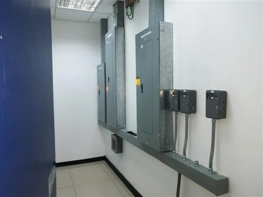 Oficinas-local en Alquiler en San Jose, Sabana Sur, -1109366 - Alquiler / Renta en San José — photo 2