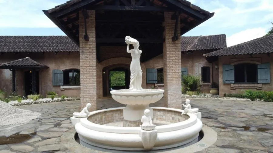 Venta de majestuosa casa en La Guácima de Alajuela E.T #23-904 - Venta en Guácima