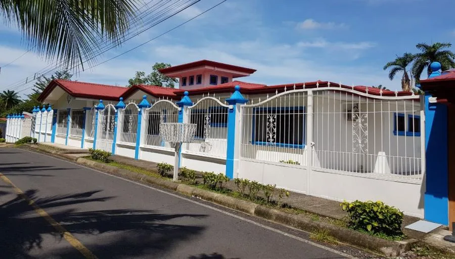 HERMOSA CASA CERCA PLAYAS BEJUCO Y ESTERILLOS - Venta en Garabito