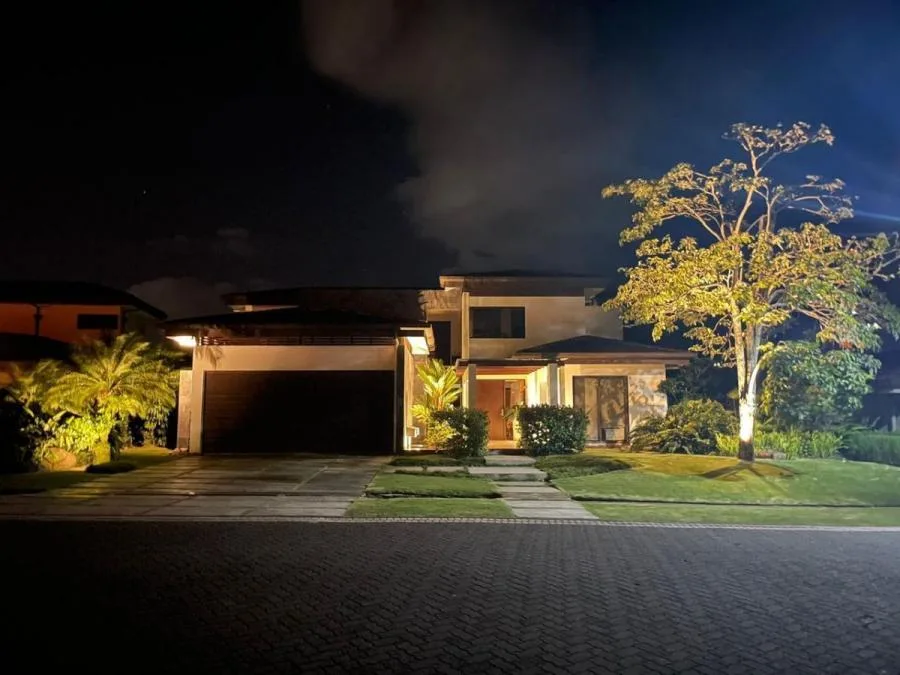 CASA EN VENTA, GUÁCIMA ALAJUELA, Cod#25-1198 - Venta en Guácima