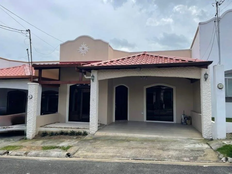 Venta de casa San Agustin Heredia - Venta en San Francisco