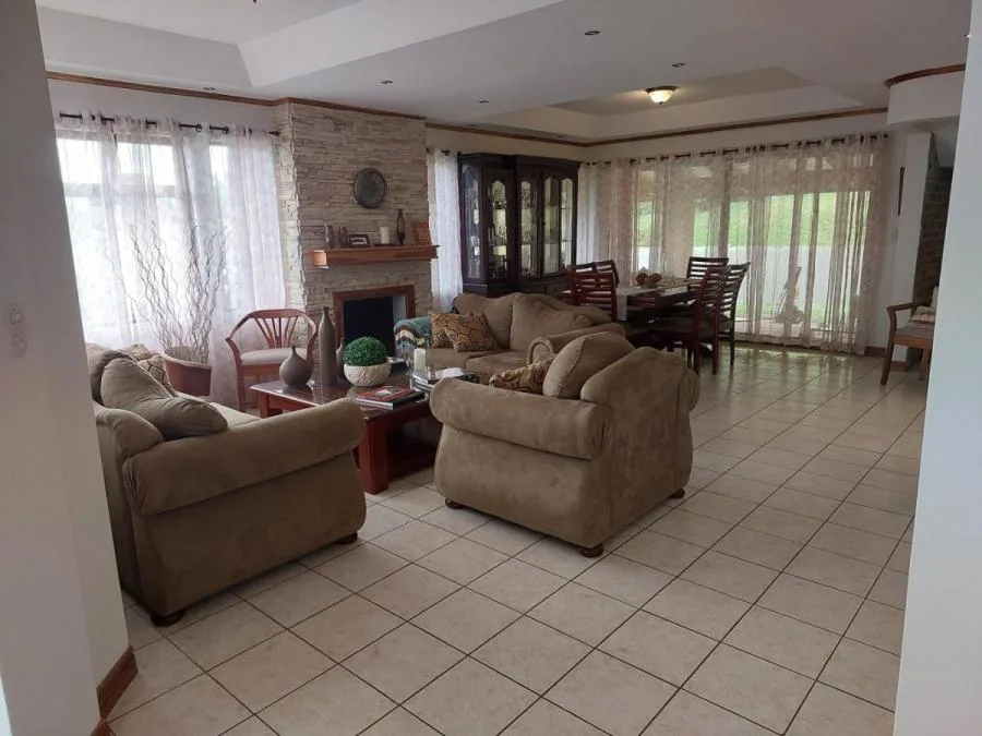 Venta de Casa en el Carmen de Guadalupe en Condomino MGA - Venta en Goicoechea — photo 2