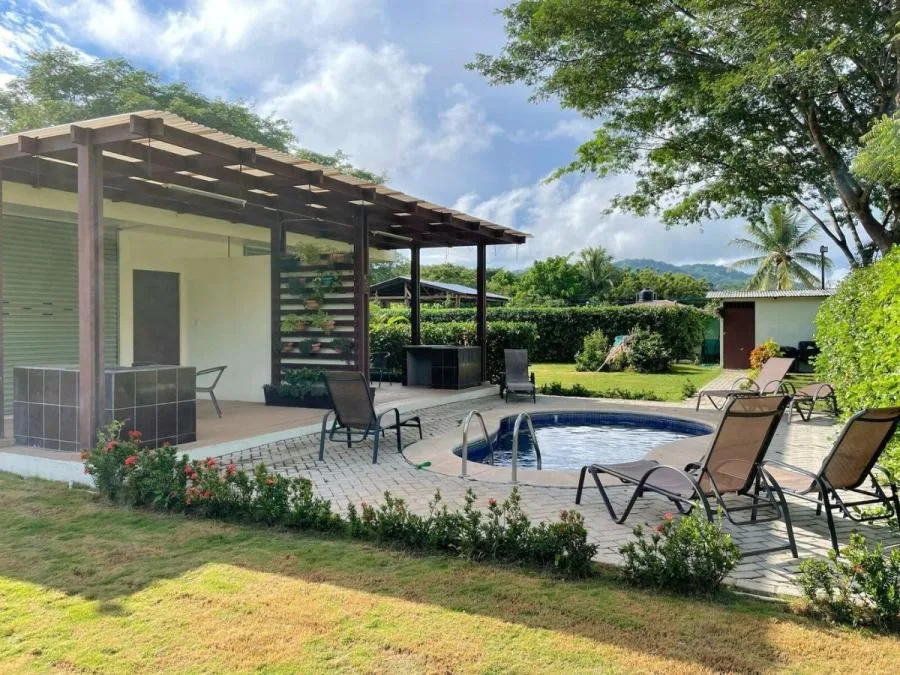 Venta de propiedad con 3 apartamentos en lote de 1013 m2 en Tamarindo Guanacaste MGA - Venta en Santa Cruz