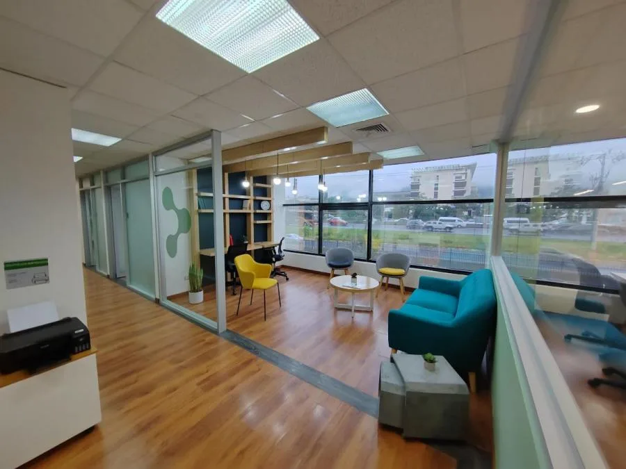 Oficinas con Recepcionista y Amobladas en Alquiler Escazu, San Rafael - Alquiler / Renta en Escazú