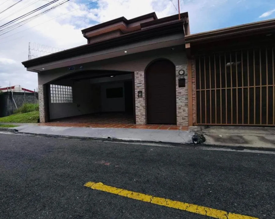 Venta de Casa amplia con 4 habitaciones en Heredia, San Francisco - Venta en San Francisco