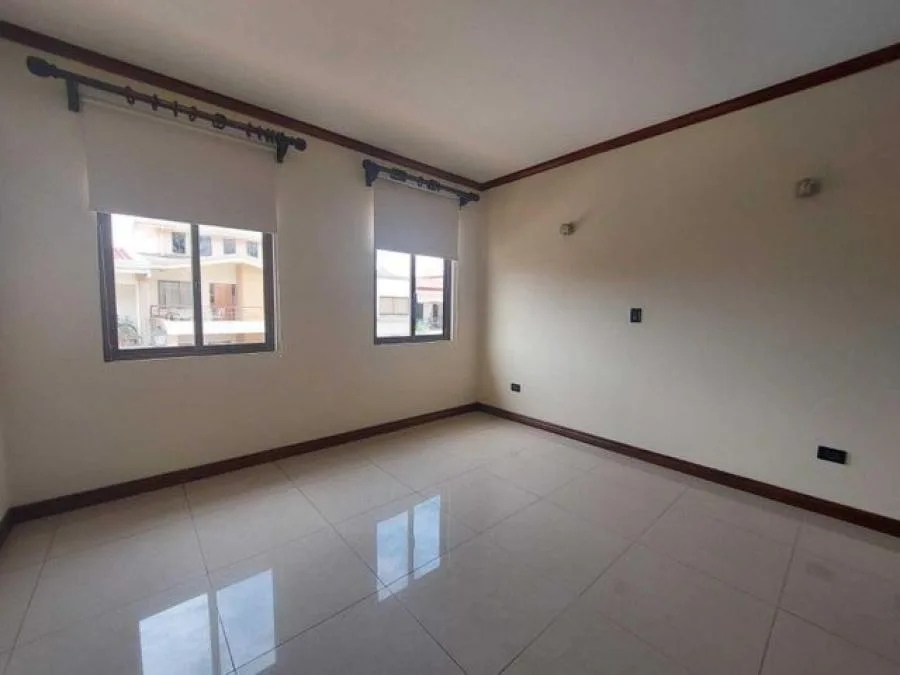 CASA DE CUATRO HABITACIONES EN CONDOMINIO EN SANTO DOMINGO, HEREDIA RAH 23476 - Venta en Santo Domingo — photo 4