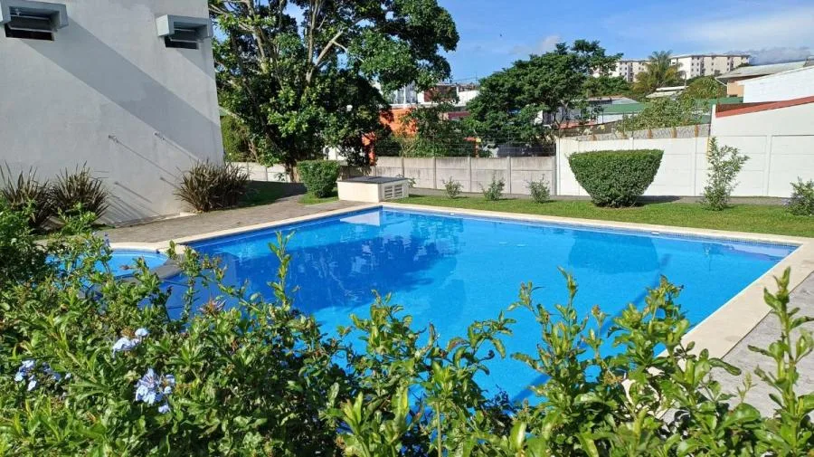 Venta de apartamento en condominio Torres Granadilla, Curridabat. RAH 26-52 (NR) - Venta en Curridabat