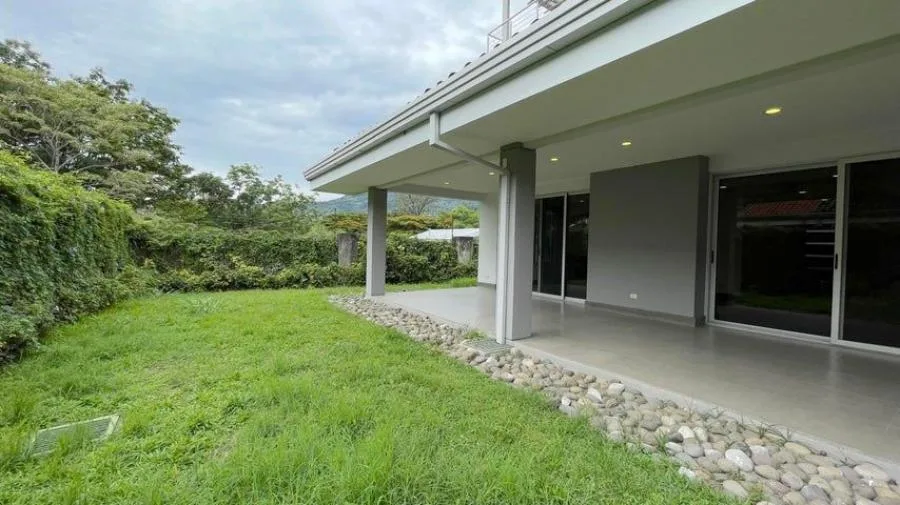 SE ALQUILA CASA EN CONDOMINIO ESCAZÚ - Alquiler / Renta en Escazú