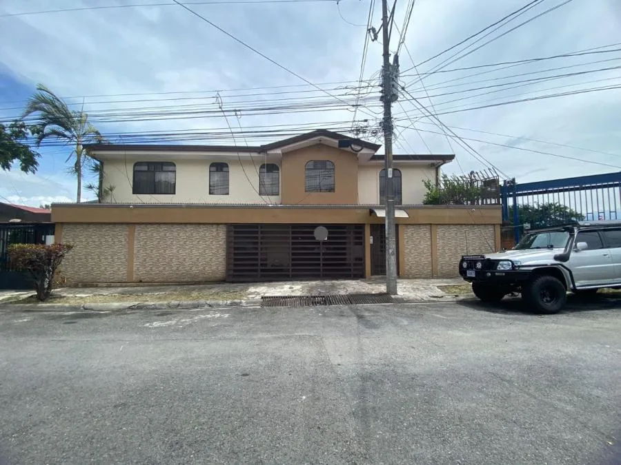 Venta de casa con apartamento,  Rohrmoser, Pavas. - Venta en Pavas