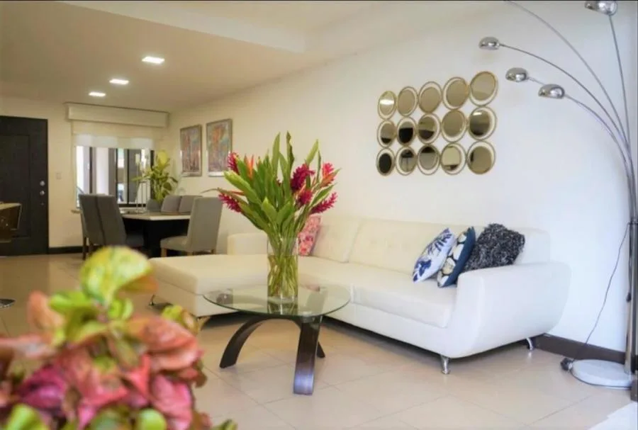 Venta de Confortable Casa en Colón, Mora / Mls. 25-1434 OFC JB - Venta en Mora — photo 2