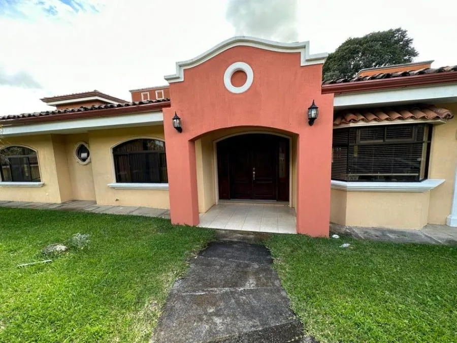 Venta de Casa en San Isidro, Heredia. RAH 24-856 - Venta en San Isidro