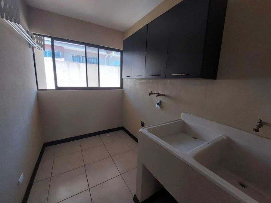 Lindo Apartamento en Venta en Tibás, San José. MLS 23-1599 - Venta en Tibás — photo 5