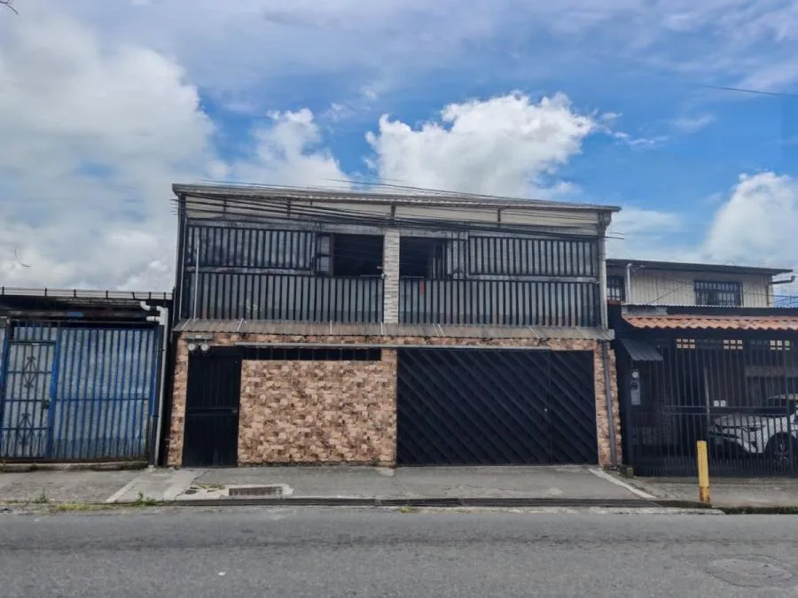 Venta de Casa en Desamparados zona comercial  - Venta en Desamparados