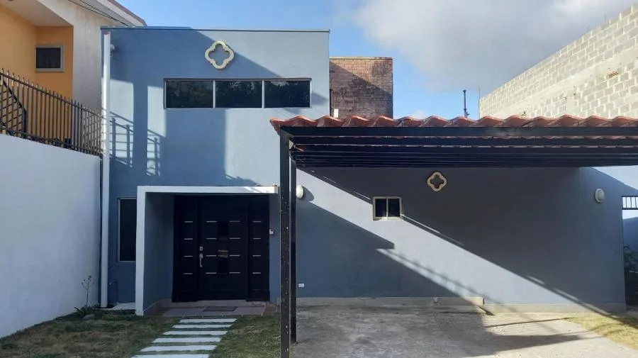 Casa en Venta en Brasil de Santa Ana. RAH 23-1938 - Venta en Santa Ana