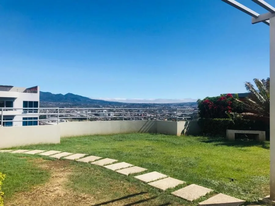 Apartamento en venta moderno con balcón y amenidades premium en San José #26-863 GS - Venta en San José