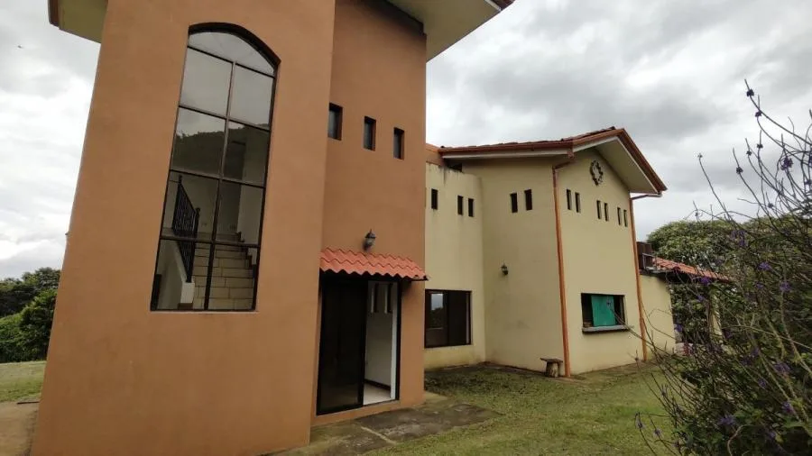 Espectacular casa en alquiler, San Rafael de Heredia. MLS # 24-335. - Alquiler / Renta en San Rafael