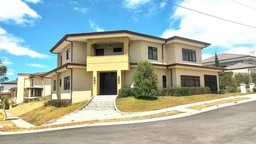 Casa de lujo en venta en exclusivo condominio Tierras del Este RAH 232235 - Venta en Curridabat