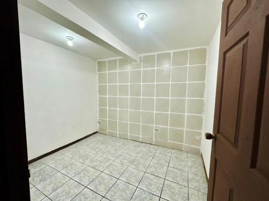 Venta de Edificio con 7 apartamentos en Ipis Goicoechea MGA - Venta en Goicoechea — photo 4