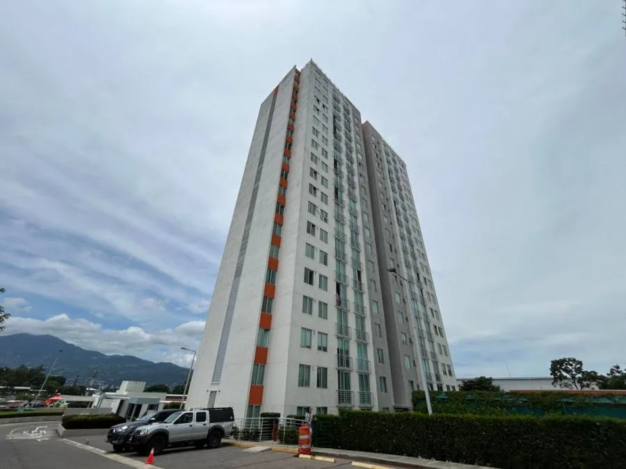 Edificio comercial de varios niveles con gran potencial para negocios e inversión #26-745 GS - Venta en Heredia