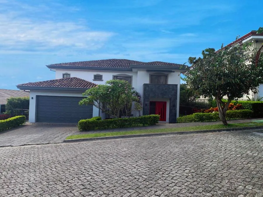 Venta de casa en Tres Ríos, La Unión. Encantadora casa en exclusivo condominio  - Venta en La Unión