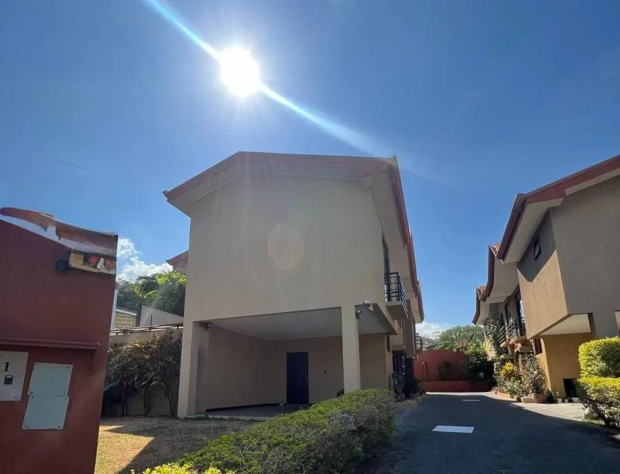 Venta de Casa en San Rafael de Escazú. RAH 26-54 - Venta en Escazú