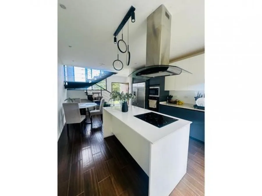 Casa en venta en Heredia, Barva, vistas espectaculares, 2.5PCU9318141 - Venta en Barva
