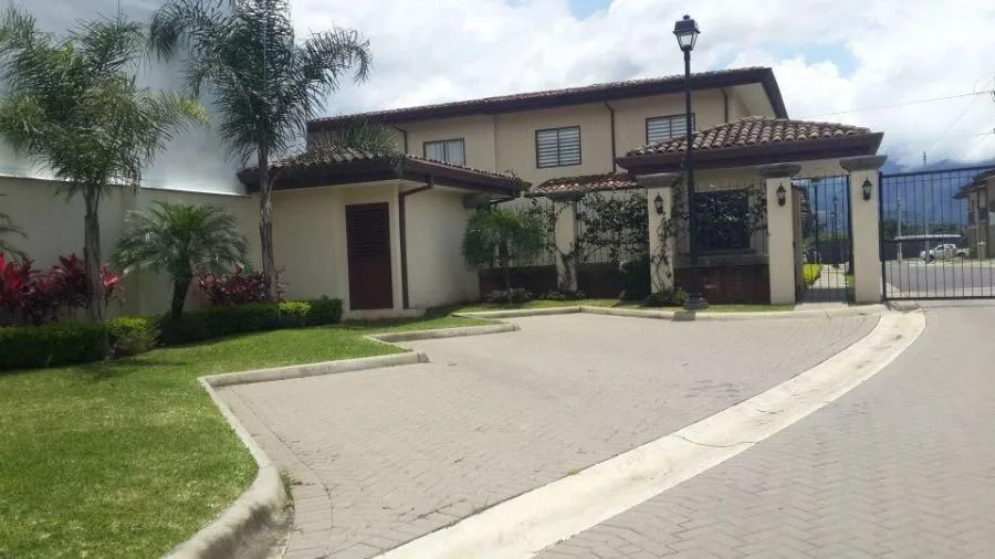 Venta de Casa en Hojarasca Real- Belén-Heredia. RAH 25-870 - Venta en Belén