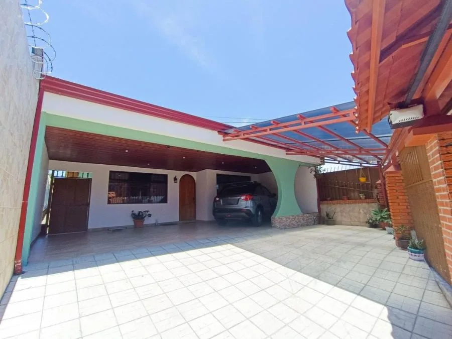 Venta de Casa con 6 habitaciones en Guadalupe Goicoechea MGA - Venta en Guadalupe