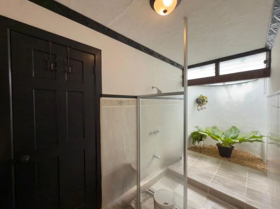 Venta de estilo colonial con amplio lote en Santo Domingo de Heredia $650.000 #DE008 - Venta en Santo Domingo — photo 3