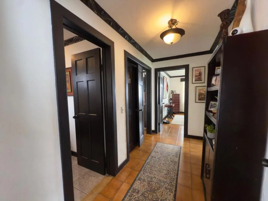 Venta de estilo colonial con amplio lote en Santo Domingo de Heredia $650.000 #DE008 - Venta en Santo Domingo — photo 4