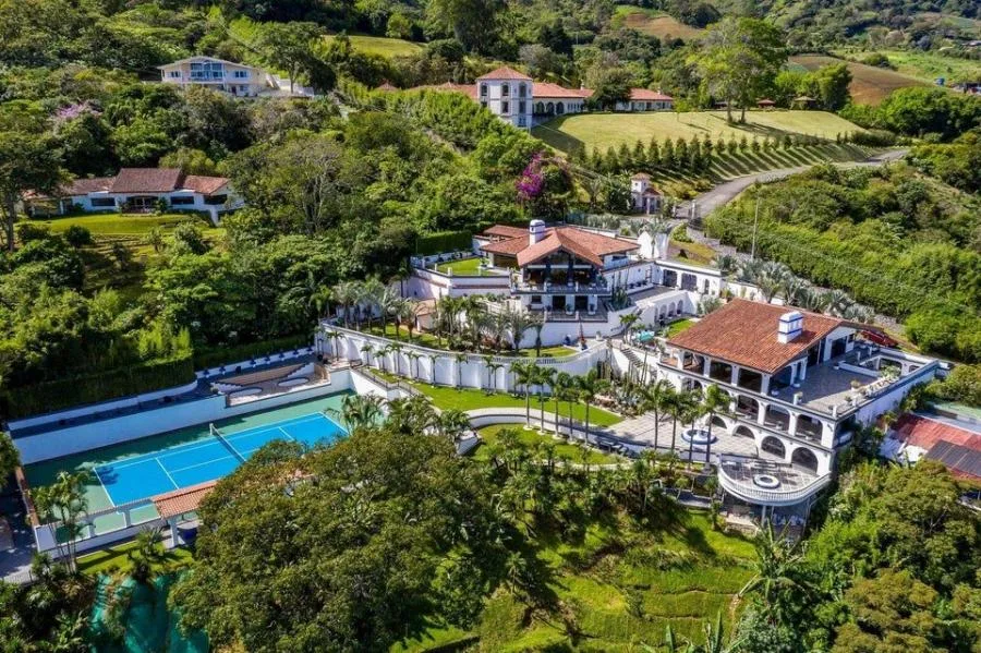 Edificio comercial de lujo con ubicación estratégica en Escazú #26-1263 GS - Venta en Escazú