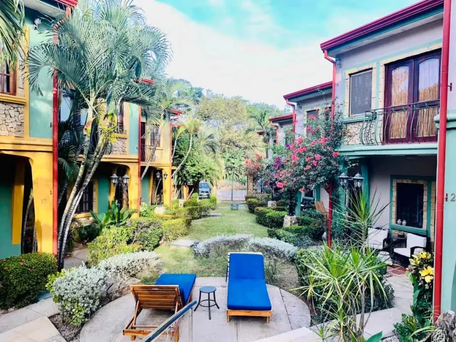 ***RENTADO***Two-Level Apartment for Rent ? Heart of Tamarindo, Steps from the Beach - Alquiler / Renta en Tamarindo