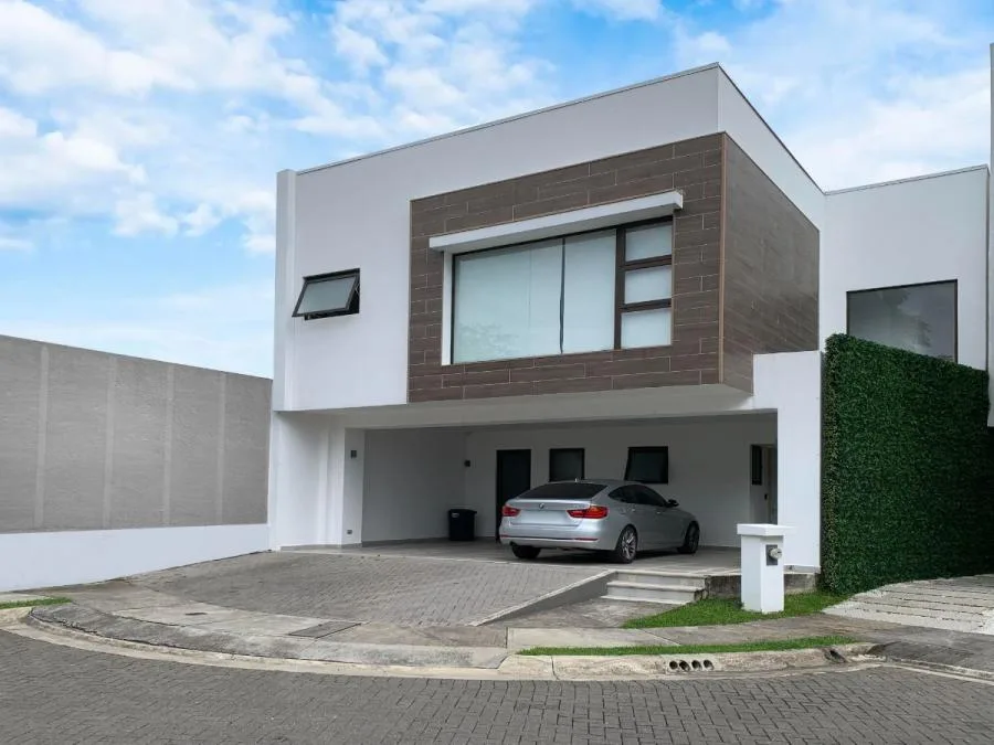 Venta de casa en Condominio Lusso Santa Ana - Venta en Santa Ana