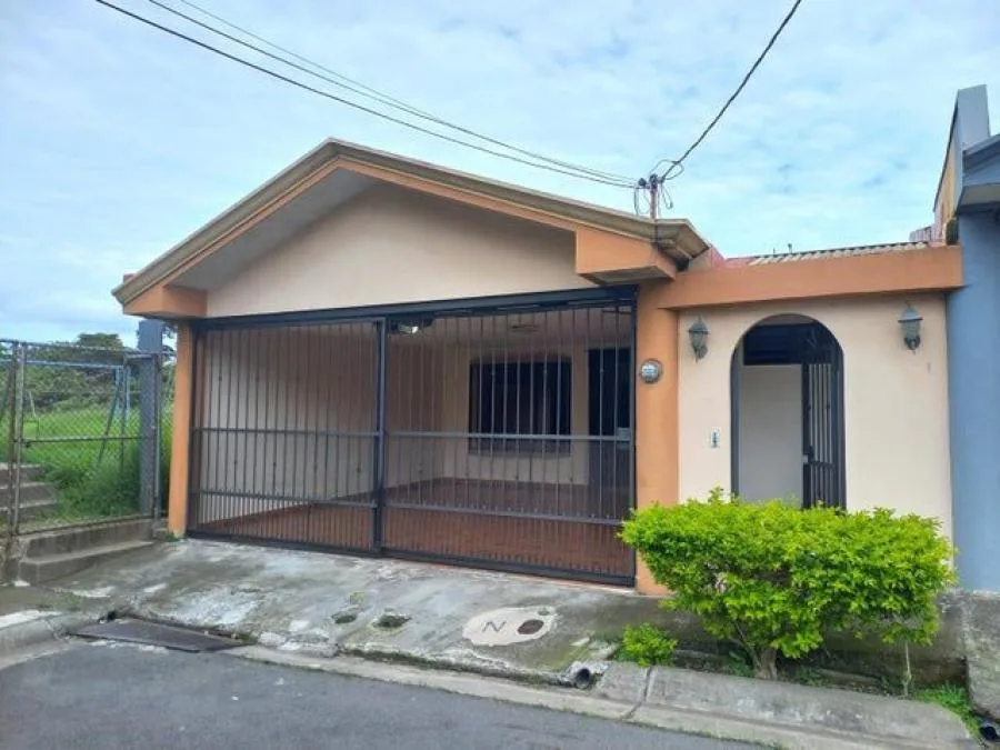 Casa remodelada en venta sobre calle principal en Moravia #26-491 GS - Venta en Moravia — photo 2